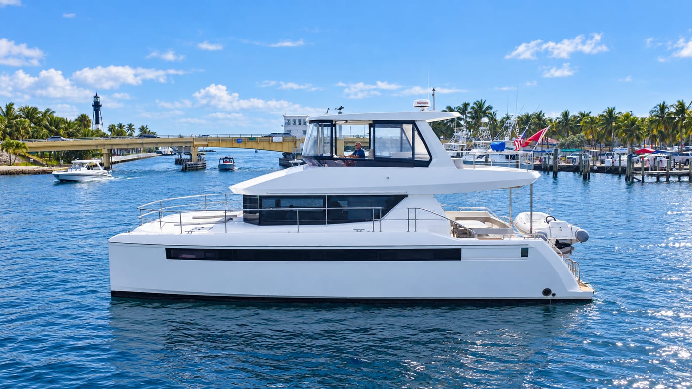 After batchlook: Power catamaran, broker polish