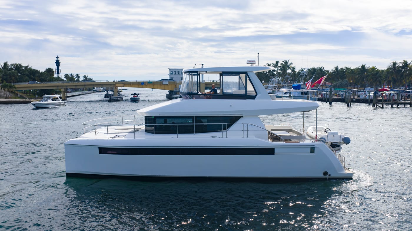 Before batchlook: Power catamaran, broker polish