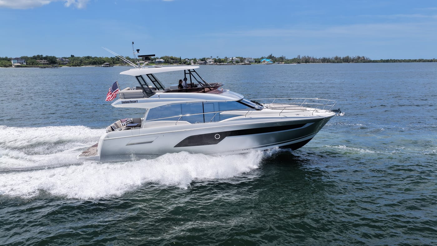Before batchlook: Yacht profile, water enhanced